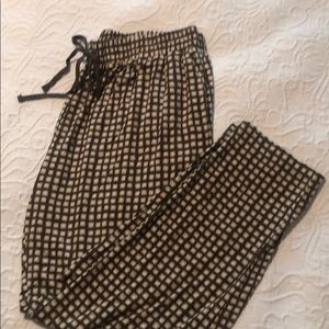 Hue Elastic Waist Pants